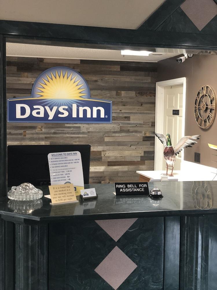 Days Inn & Suites By Wyndham Stuttgart Экстерьер фото