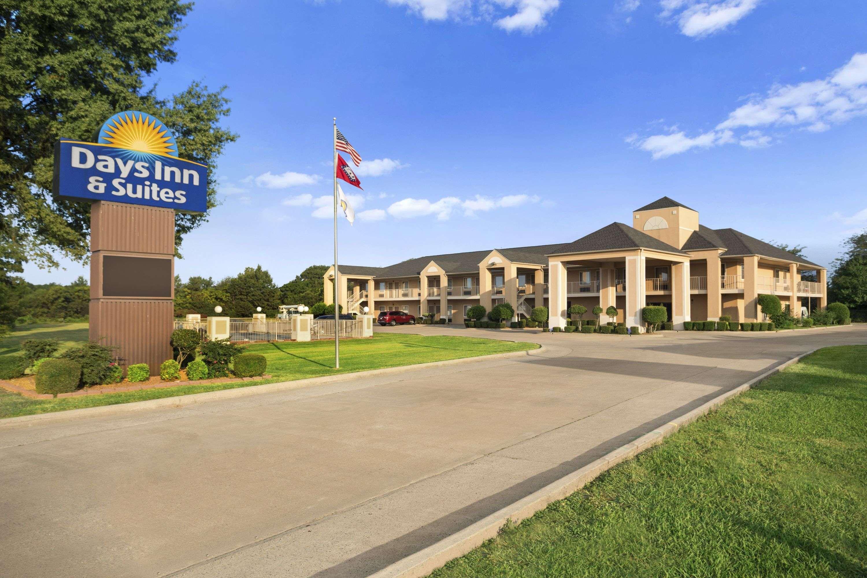 Days Inn & Suites By Wyndham Stuttgart Экстерьер фото